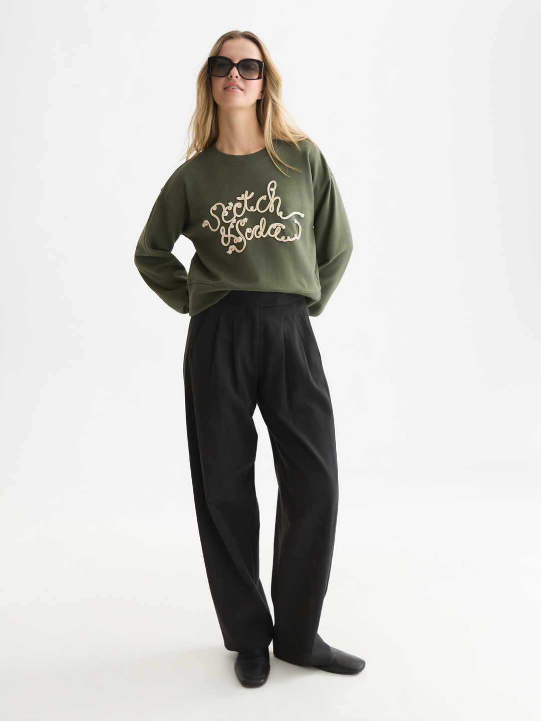 Ribon embroidery loose-fit sweatshirt