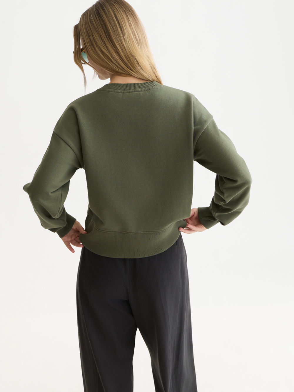 Ribon embroidery loose-fit sweatshirt