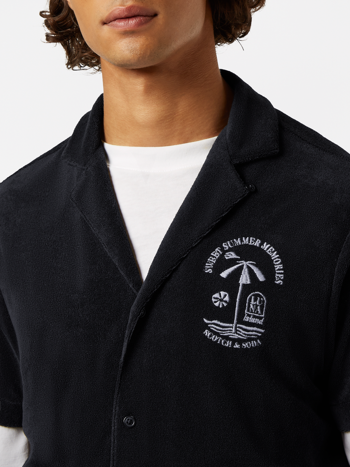 Short-sleeved regular fit towelling shirt