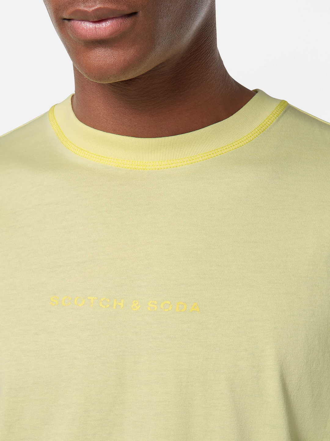 Seasonal core - Relaxed-fit front chest logo T-shirt