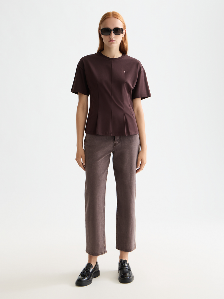 T-shirt with shaping
