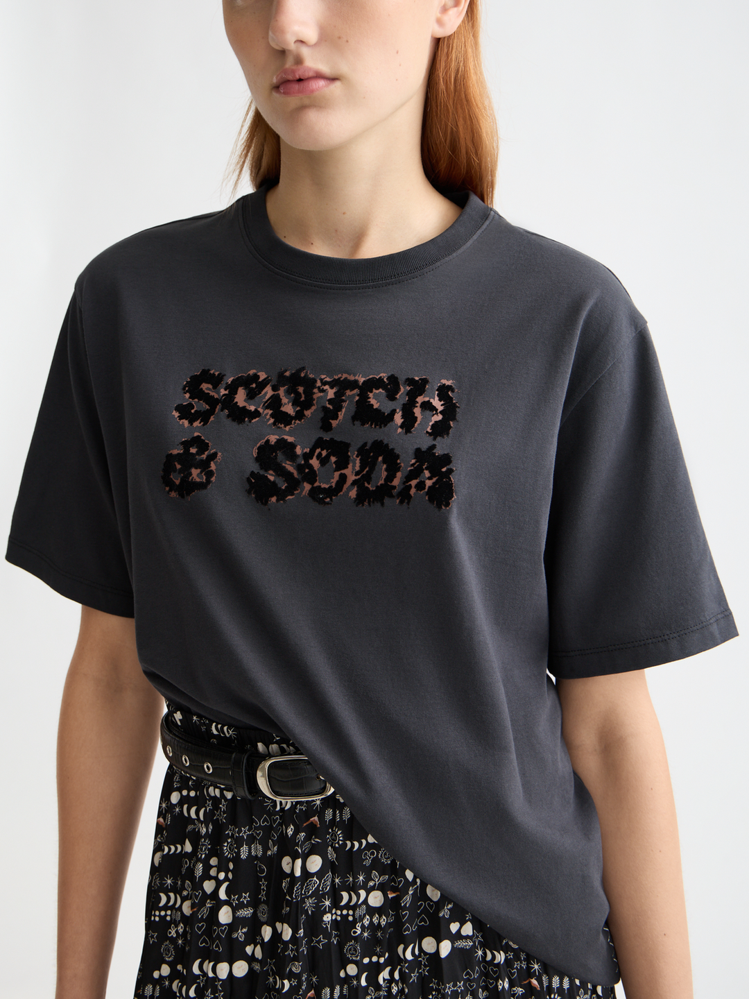 Loose fit T-shirt with leopard artwork