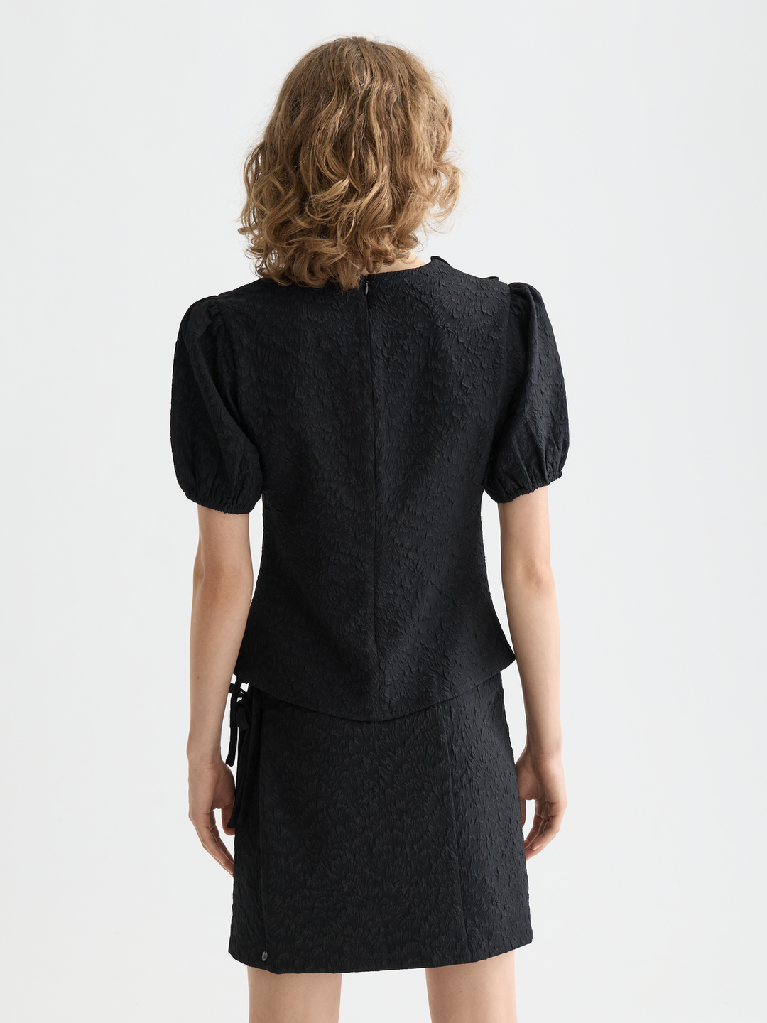 Puff sleeve textured top