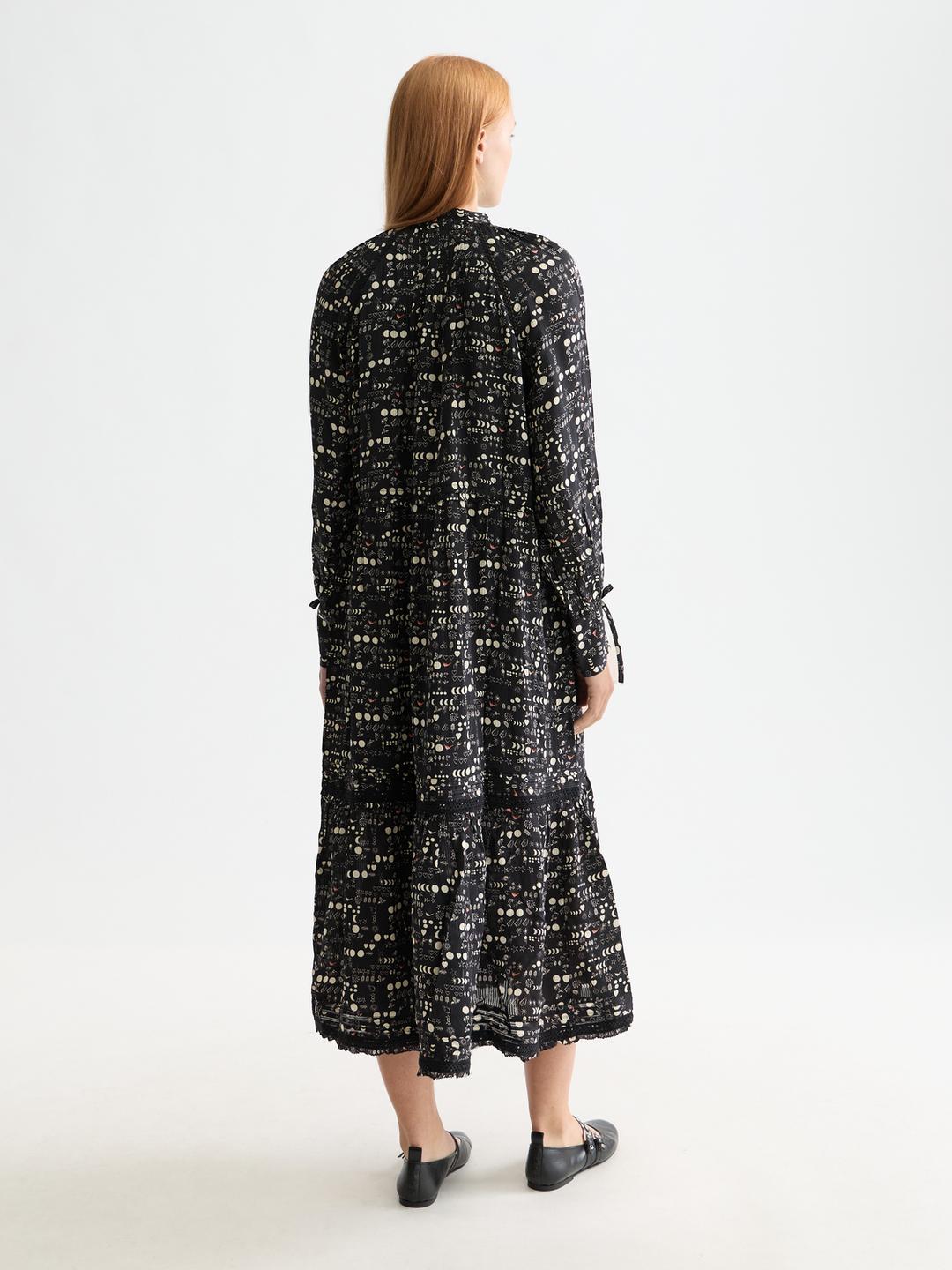 Maxi dress with lace details