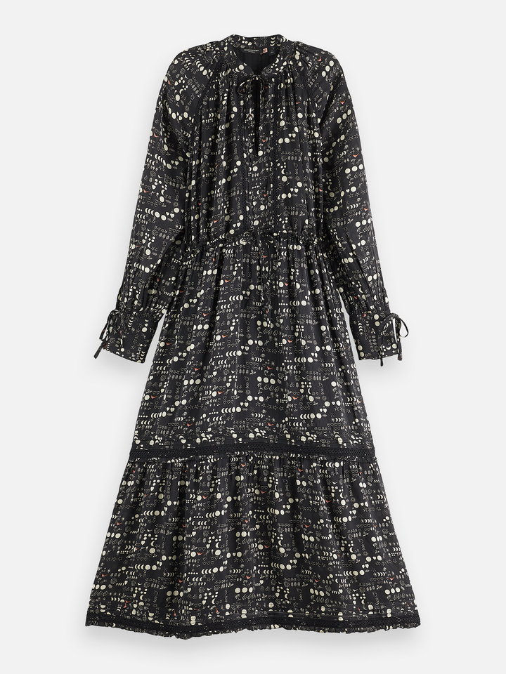 Maxi dress with lace details