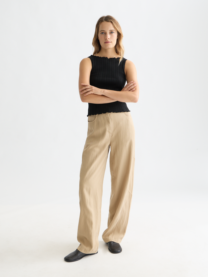 Structured rib tank