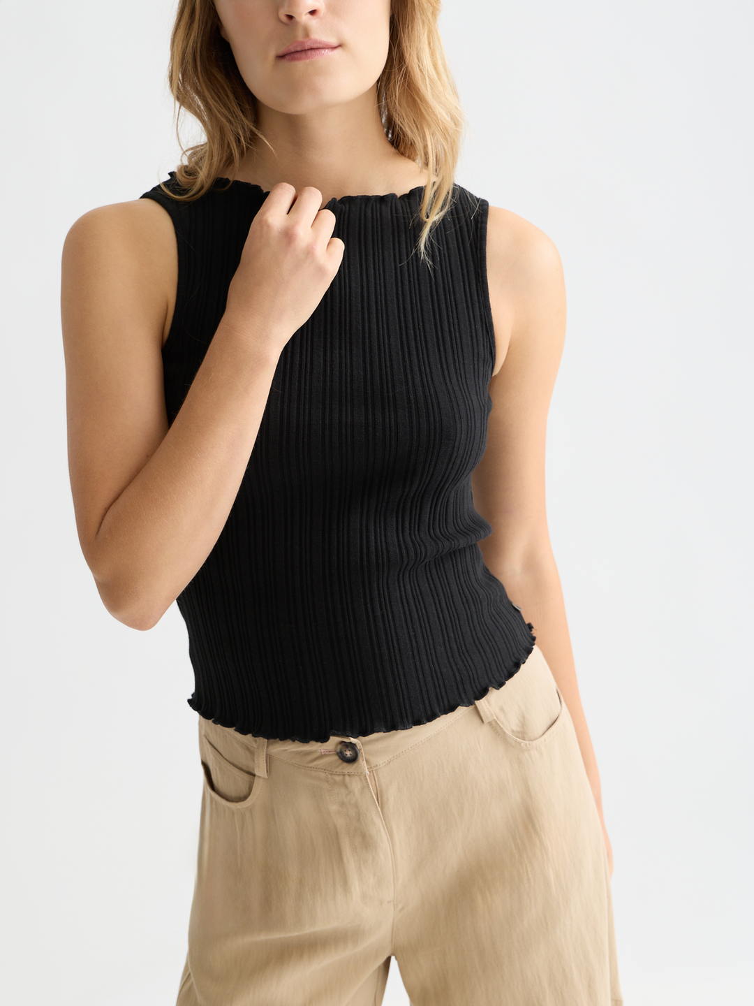 Structured rib tank