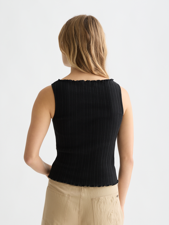 Structured rib tank